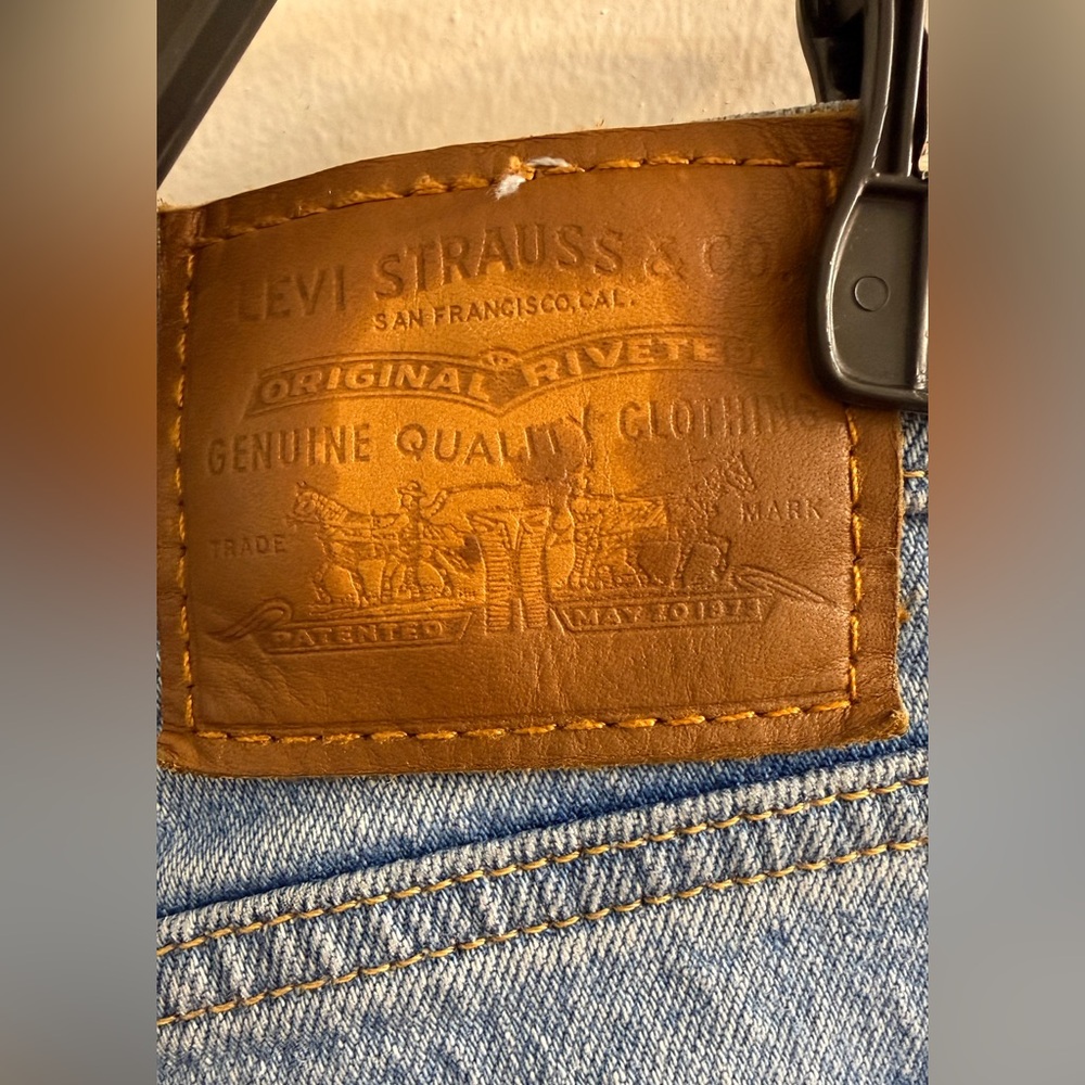 Levi’s Premium Wedgie Straight Jeans Light Wash 24 - Picture 10 of 14
